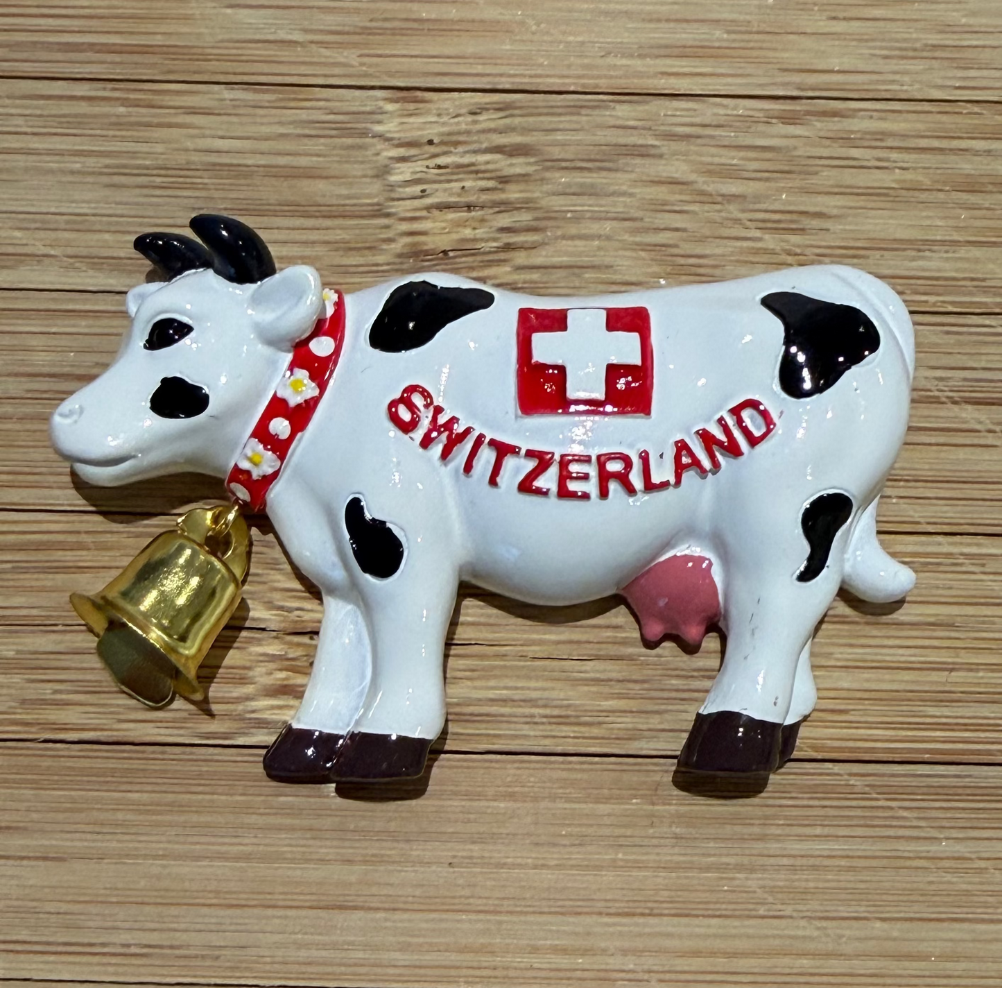 Schweizer Kuh mit Glocke – Hochwertiger 3D Magnet Schweiz Souvenir