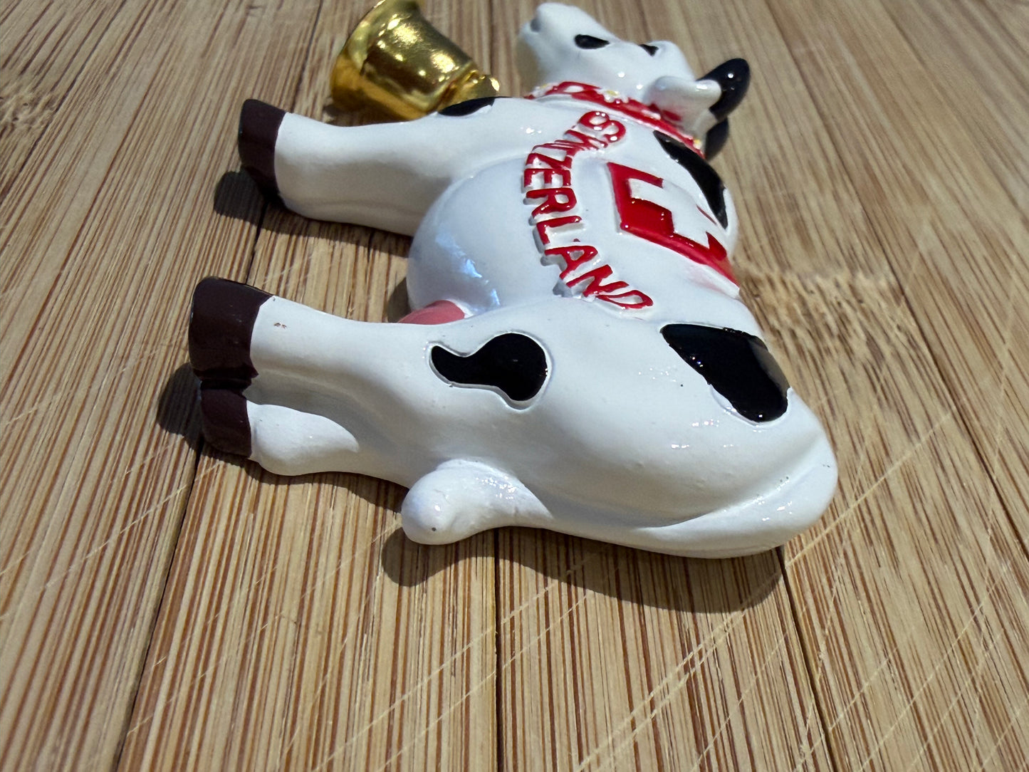 Schweizer Kuh mit Glocke – Hochwertiger 3D Magnet Schweiz Souvenir
