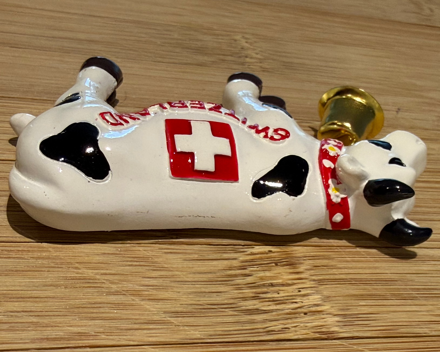 Schweizer Kuh mit Glocke – Hochwertiger 3D Magnet Schweiz Souvenir